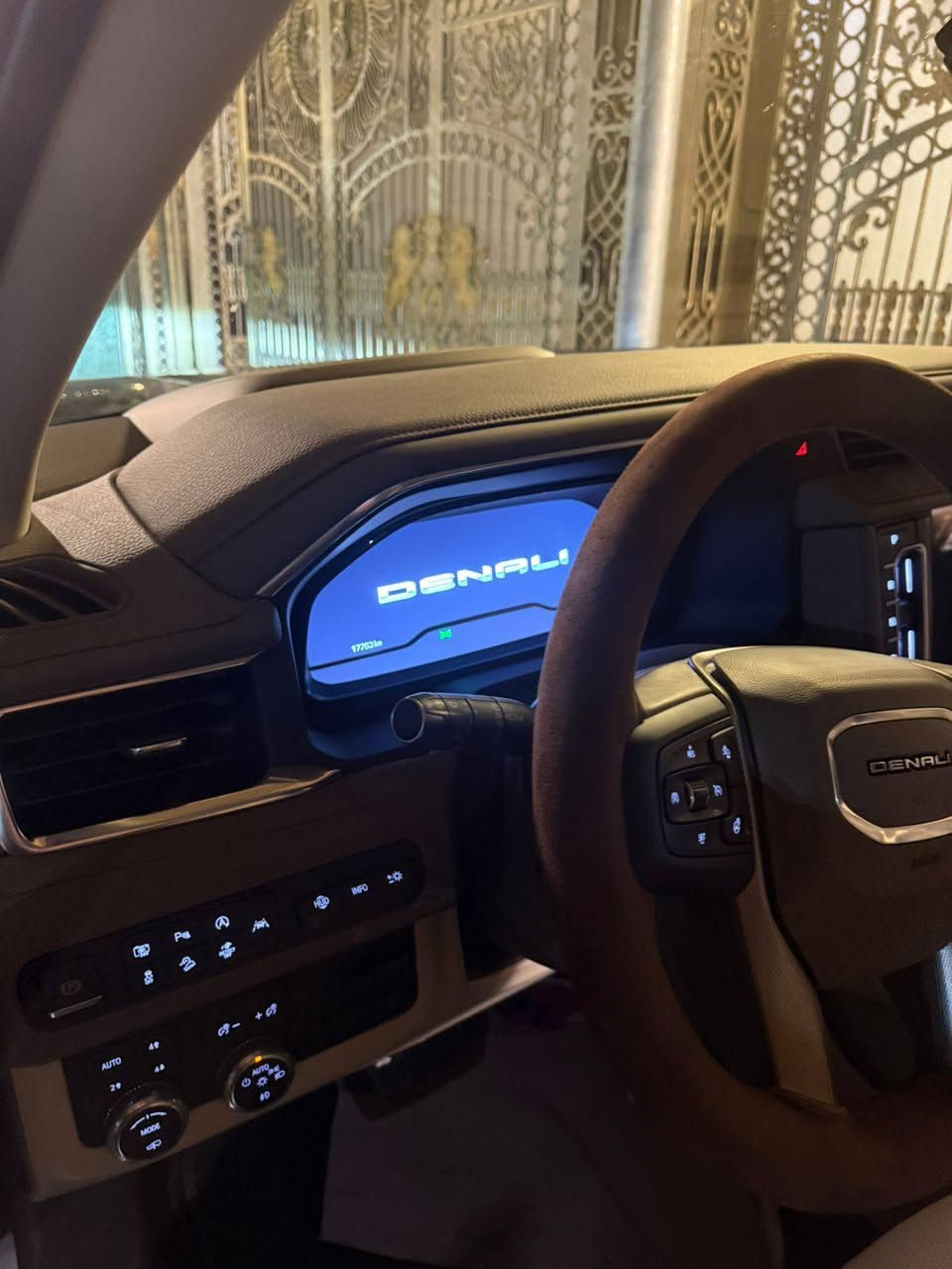 السلام عليكم
عندي دينالي 2024 وكالة المنصور ماشية ٤٨  الف كفاله عامه  عدا بيبي ار وصبغ بكد اصبع مكحل كارت جديدة سيارة مكان بغداد العامرية ، السعر 61 الف وبي مجال بسيط .( ***********)
