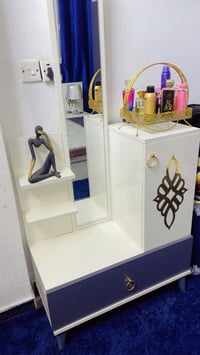 غرفه نوم تركيه خمس قطع مع دوشك ٣٥٠ قفله رقم تلفون ٠٧٧١٣٤٣١٢٣٥