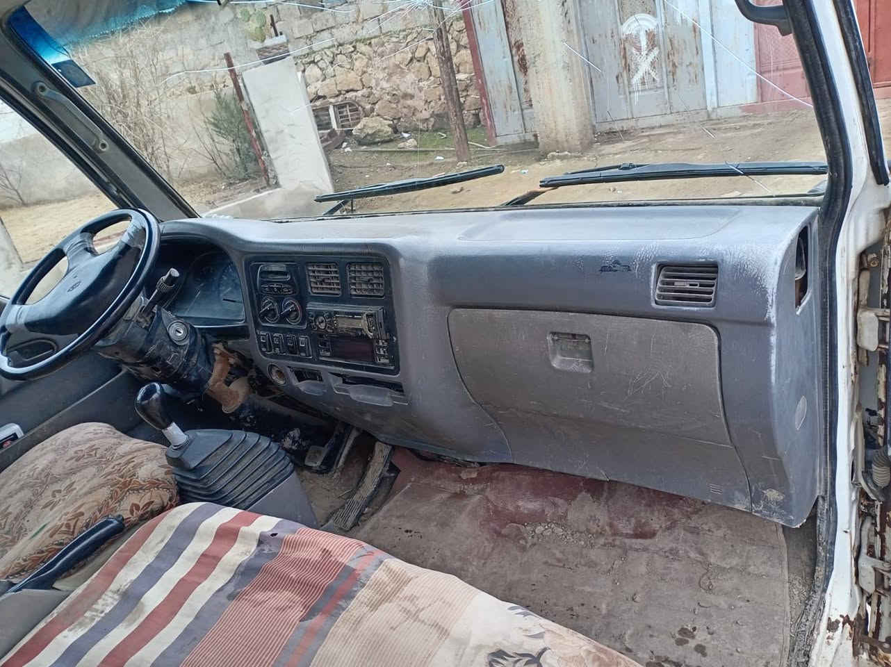 كيا فونتيرا 3000 موديل 1999 رقم صلاح الدين انكليزي شرط التحويل المكان الموصل زمار السعر 55 ورقه/***********/***********
