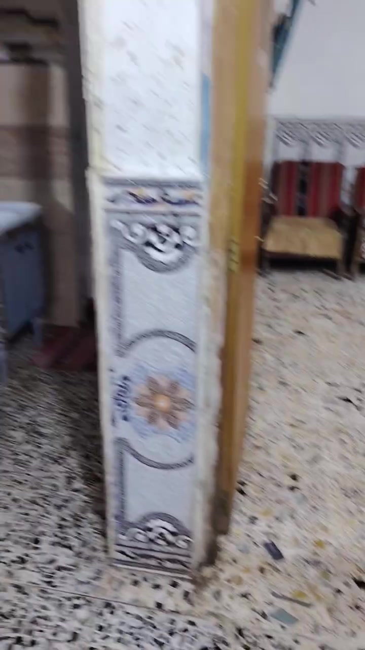الدار للبيع شارع سامي السوداني يم بيت جاسم جلوب تصال على هاذه رقم ***********
