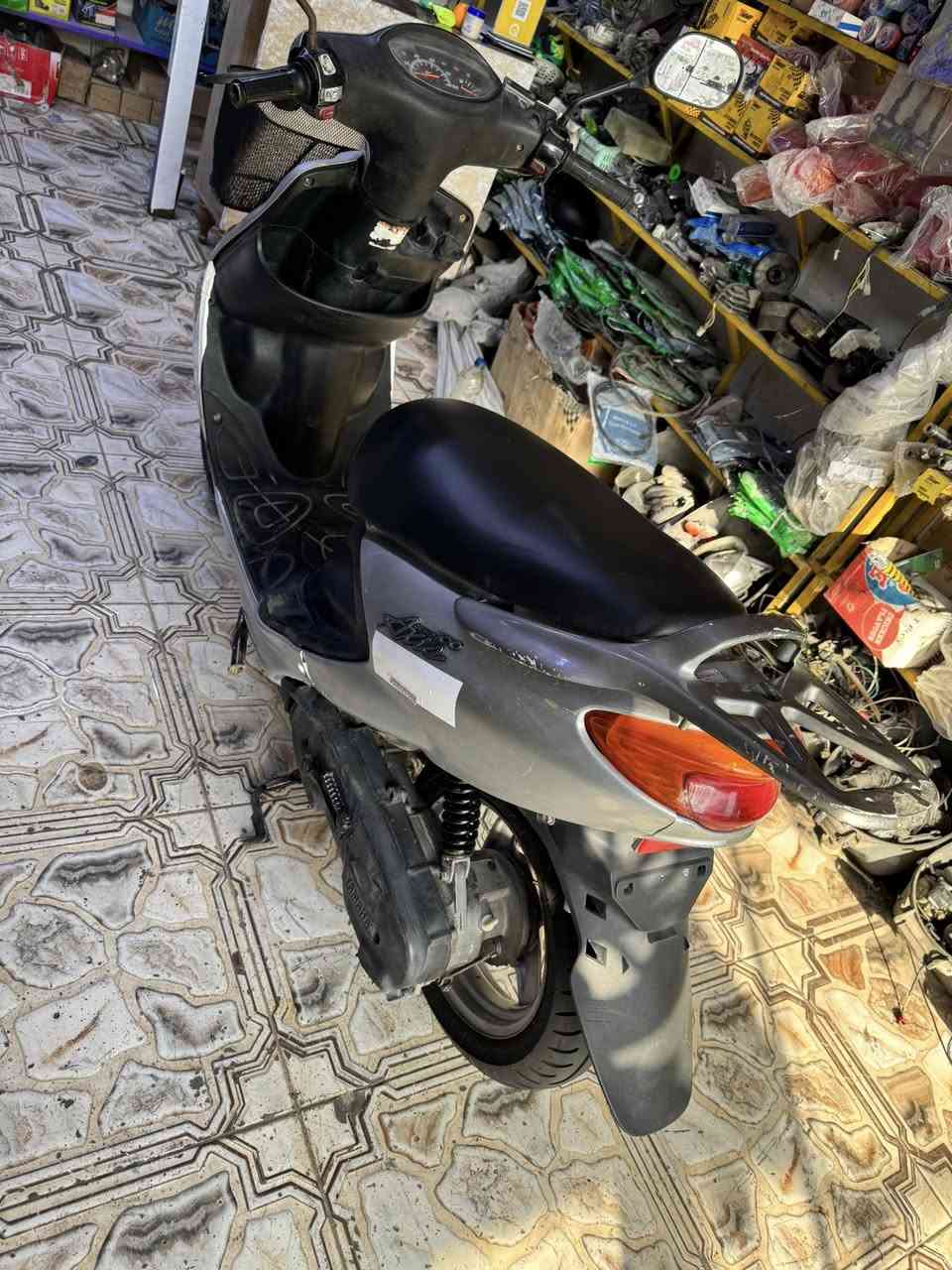 دولفين ياباني سلف هندر كهربائيات شغال
زوج تواير جدد دبلات امامي خلفي شغال 
ترهم مراوس السعر 350 سماوة سايدين 
حي الحكم مجاور صيدلية العين 
{‏***********}
