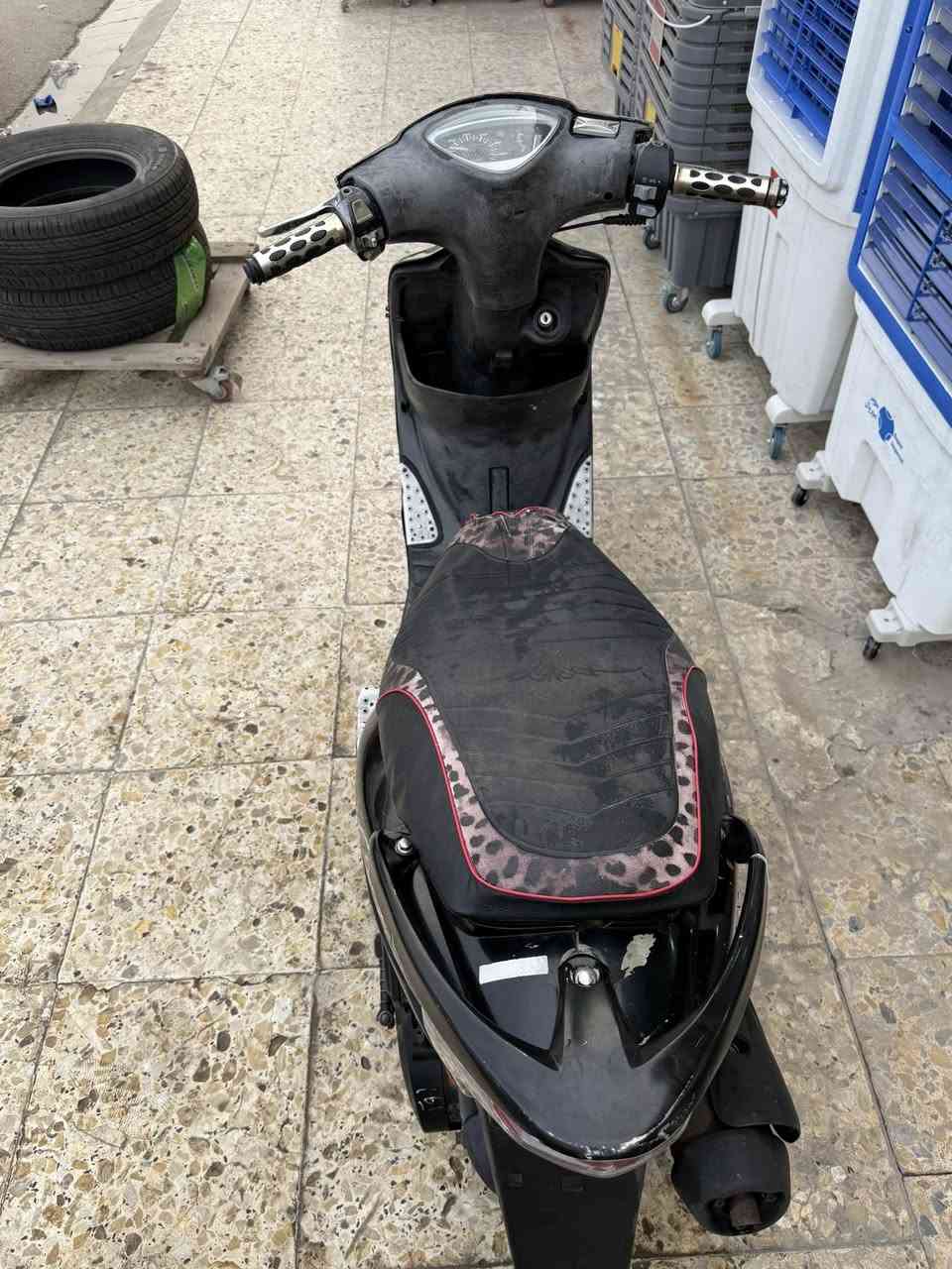 سلام عليكم شباب دراجة ماكس عدل 120
بلادية برغي مامفتوح بيهة تجي وتشوف بعينك 
السعر 750
مكان المعالف شارع دكتور حافض
***********
