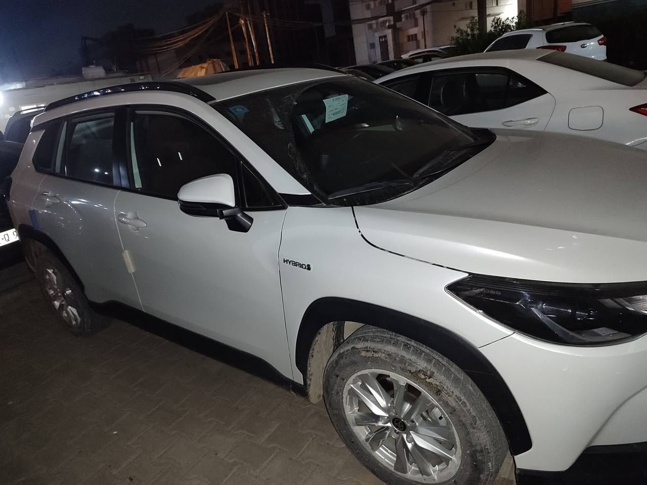 كورلا كروس هايبرد موديل 22 شركة ساس ام الضمان ماشية 31 الف سيارة جديدة بيها شخط قليل موضح بالسونار رقم بغداد جديد سعر 190 ورقه ***********
