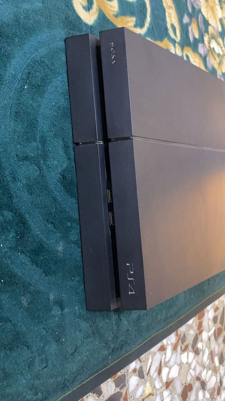 � للبيع PlayStation 4 (نسخة Fat الأصلية)

جهاز نظيف ويشتغل تمام
✔️ وياه يد أصلية
✔️ وياه أقراص ألعاب

السعر: 220 ألف  للجادين فقط

📍 الجهاز مجرّب قدام المشتري
📩 للمهتمين مراسلة خاص


**إذا كنت صاحب هذا الإعلان وتريد حذفه لأي سبب، رجاءا أرسل رسالة إلى الدعم الفني**