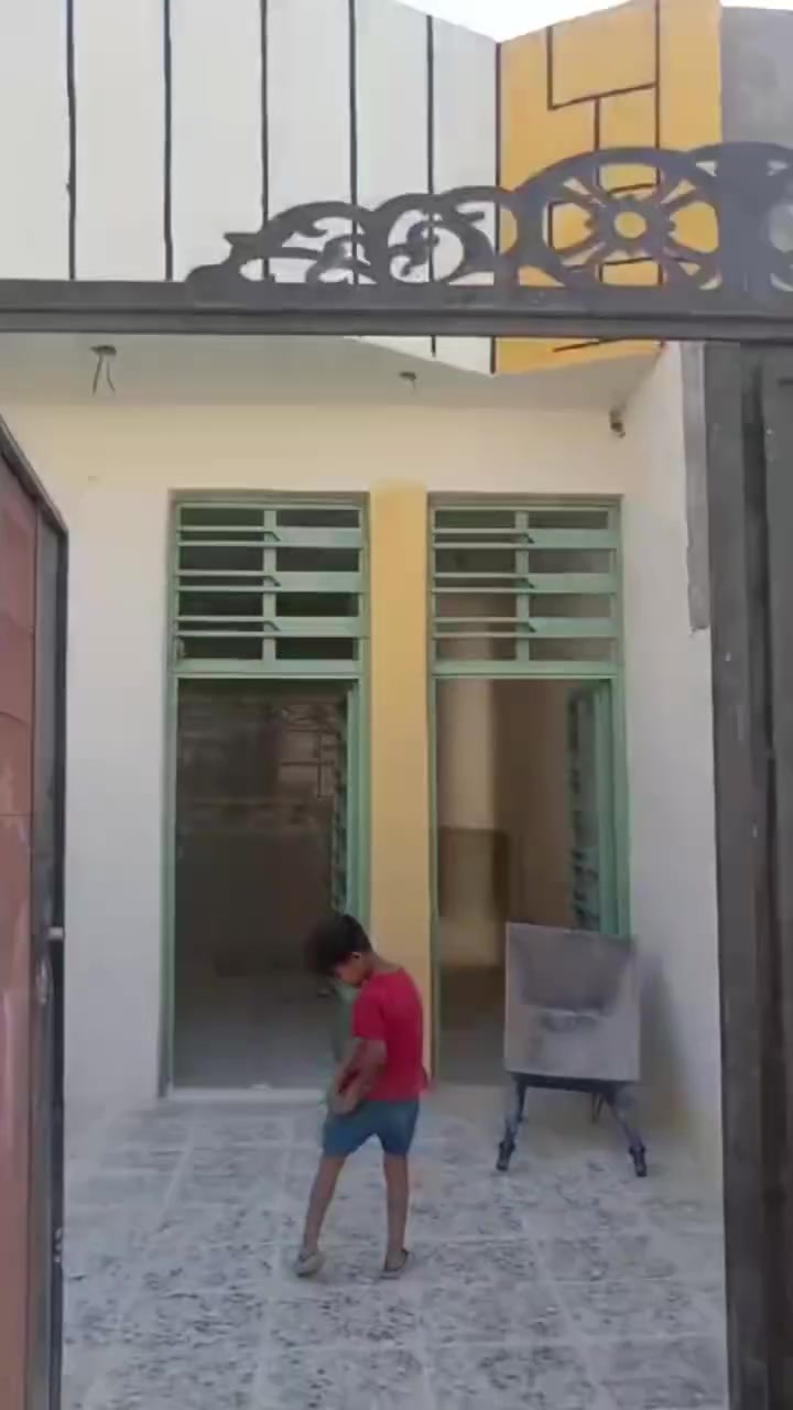 دار البيع مساحه 100 متر زراعي سند 25 كافه خدمات والبيت جاهز تسليم مفاتيح
حي دجله قرب حي نصر 

سعر 46 

***********
