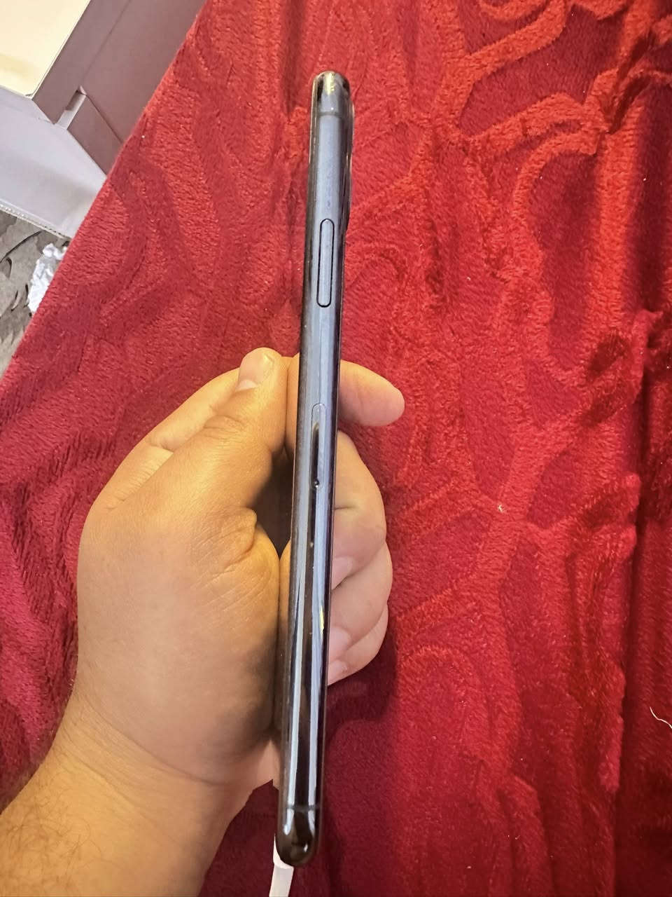 السلام عليكم 11برو ماكس الذاكره 256لبطاريه ٧١مداخل تصليح ابد نضيف شخط ما بي عده لشاشه بيها فطور بس ما ماثر على لمس بلشاشا لفوك بس يعني لبلاص سعره300مكان  بغداد ممتواجد على لفيس واتساب ***********
