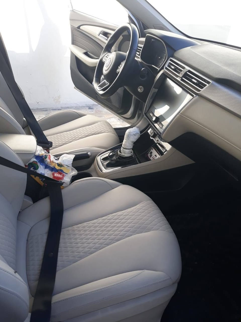 سيارة ام جي ٥للبيع موديل ٢٤سيارة جديده مكفوله رقم جديد وهزة جديدة العنوان بغداد السعر   ١٠٥وبيه مجال للاستفسار الاتصال بالرقم ***********
