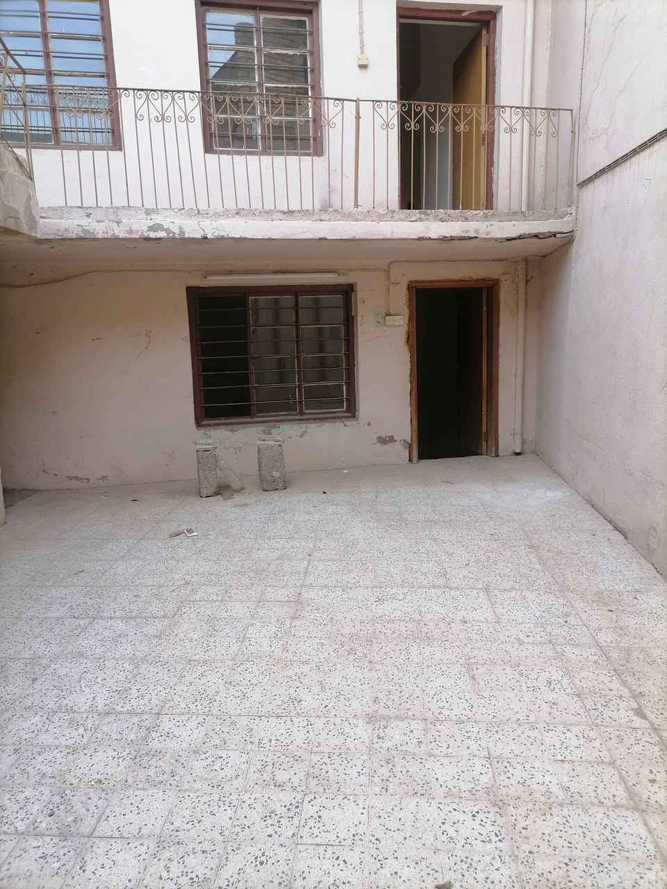 السلام عليكم 
بيت للبيع منطقة العگيدات  خلف دائرة البطاقة التموينيه
المساحة/114م شرقي كاشي استقبال وغرفة طابق ارضي وغرفتين طابق ثاني 
السعر/65 قابل للتفاوض.
لتفاصيل اكثر مراسلة الصفحة او الاتصال بالرقم
***********
