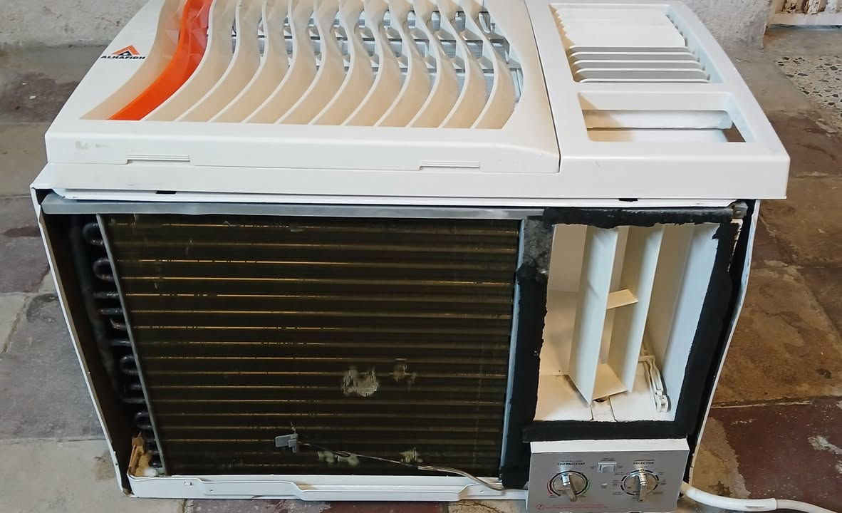 مكيف الحافض للبيع طنين بطل تبريده ثلج مامصلح غاز شركه شرط وبي ضمان اي مشكله بي ترجعه سعره 260 رقمي *********** الشراي يتصل ويجي يفحص لا تراسل
