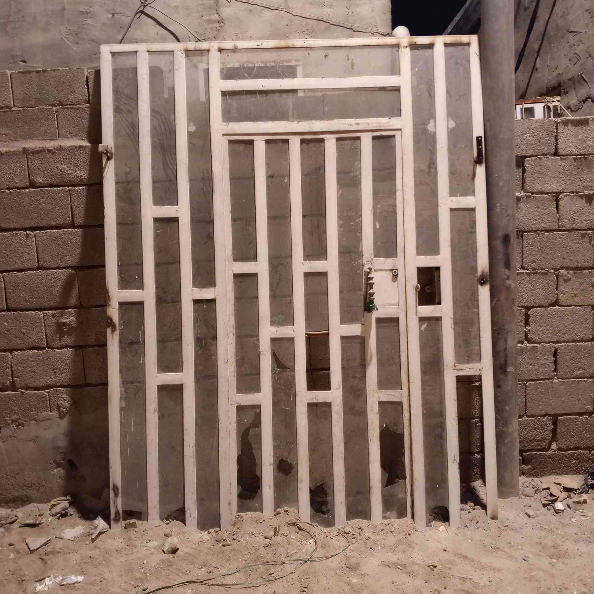 سلام عليكم باب جام للبيع كلش حلو مابي شي الباب بنص بي طلاكات المكان البصره كرمت علي السعر 250
هاذ الرقم ***********
