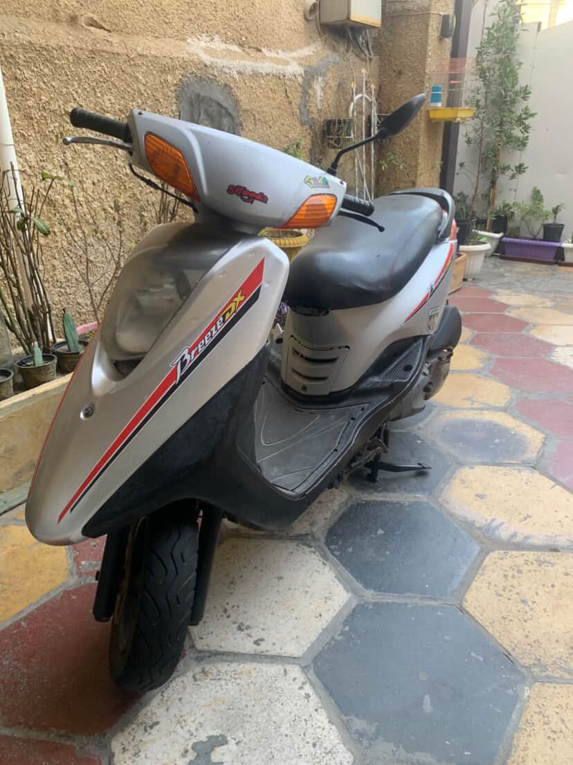 السلام عليكم دراجه بريز للبيع دراجه نضيفه بس طافيه ابيع كوم حديد السعر 275 وبيه مجال بسيط العنوان بغداد شعب حي اور فلكه صباح الخياط للاستفسار واتساب ***********
