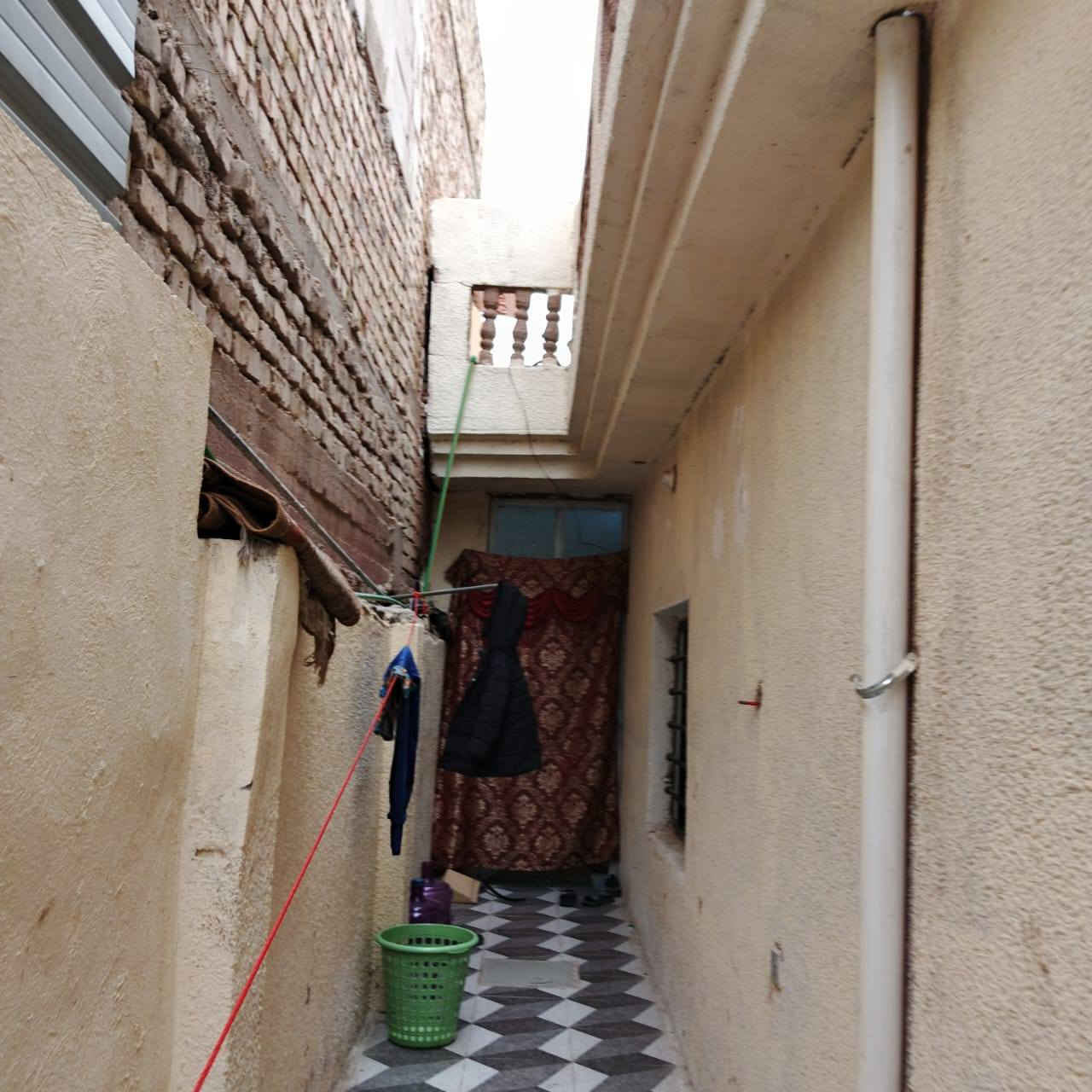 سلام عليكم خواني خواتي بيت للبيع في الساهرون طابو صرف 150متر يحتوي على ستقبال وصاله  اوغرفتين نوم وخدمات يرهم قصد او نقد للستفسار التصال بلرقم اومراسلت الصفحه ***********او***********
