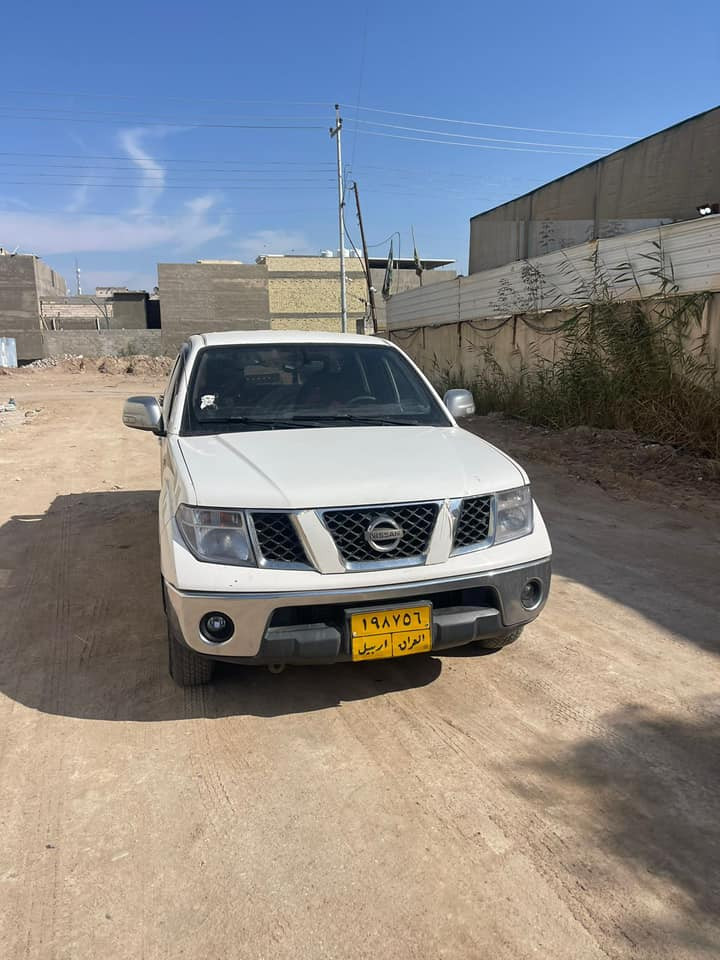 سلام عليكم 
بيكم نيفاره 2013 
ماشيه 170
بيه جاملغ صبغ وباب امبدل نفس لون وبارد بين تاير وبين الباب 
رقم :***********
