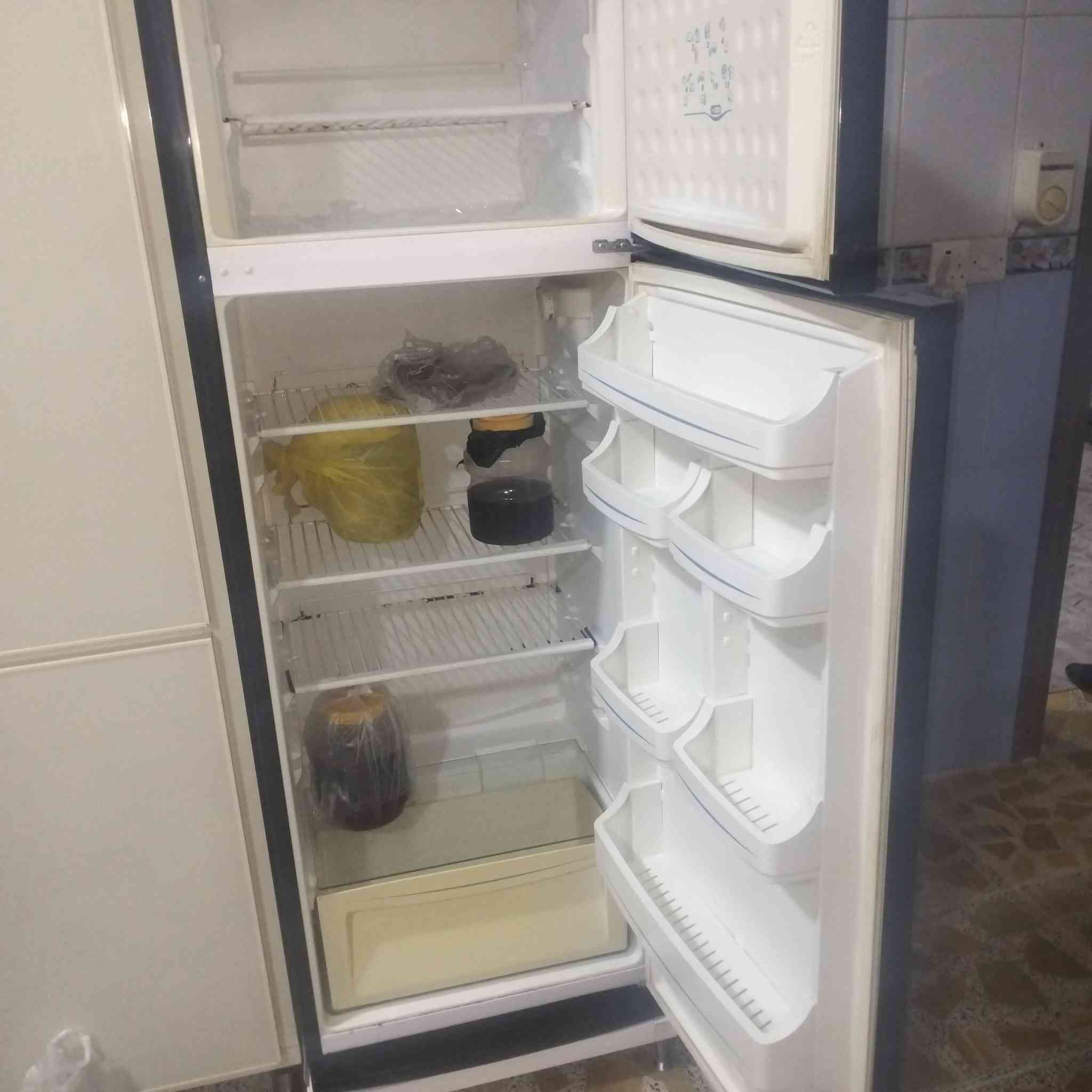 السلام عليكم 
يوجد لدينا مواد منزليه شرط النظافه 
كلهن مستخدمات شي قليل فد نوب 
العنوان كركوك حي النصر٢ بدايت سايدين مركز شرطة العروبه قرب جمله ابو ريان ***********
***********وتساب آسيا وزين ويرهم مراوس بقديم
