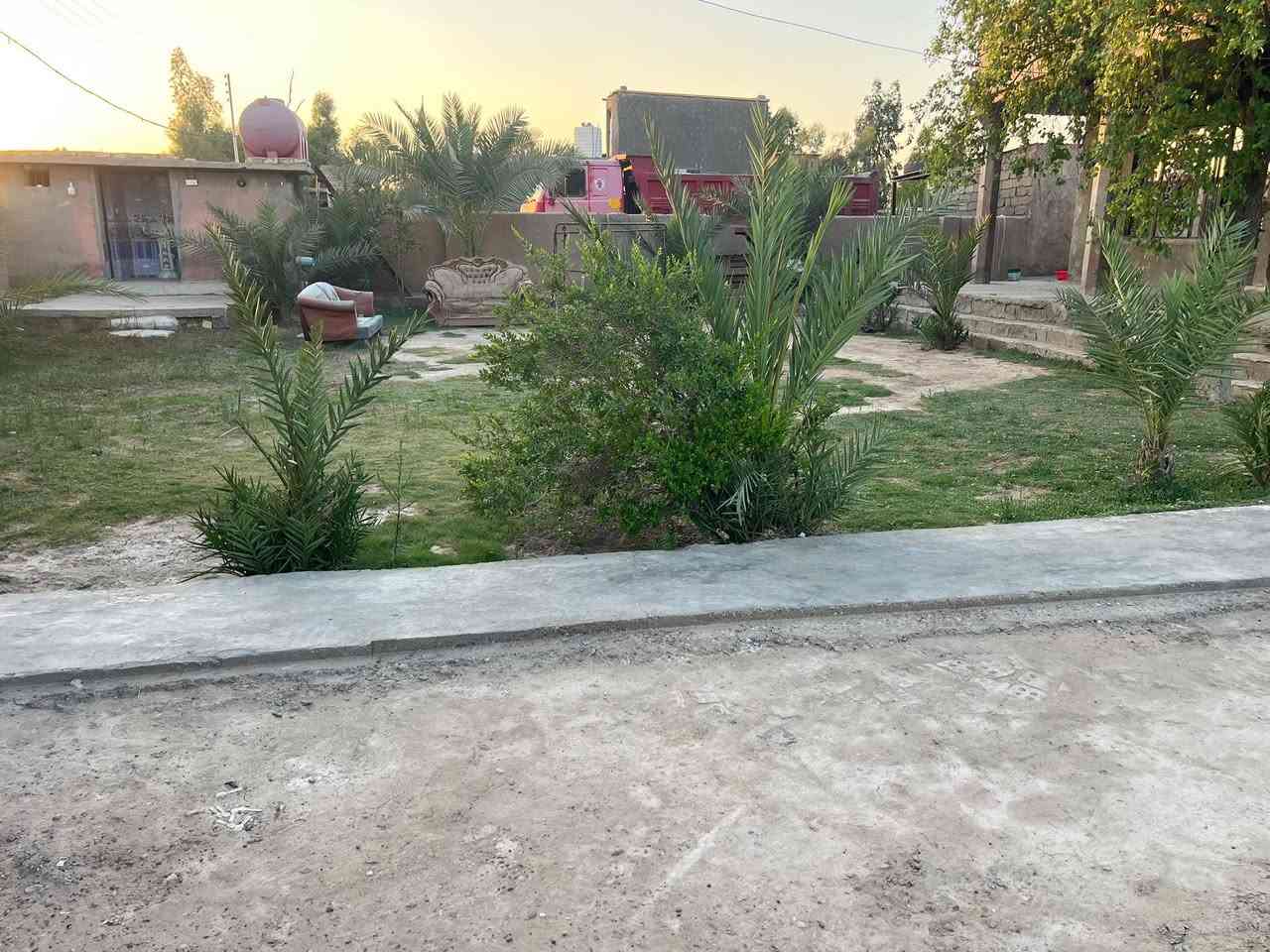 سلام عليكم للبيع بيت مع بستان المساحه 3 دونم قرب الجسر الفرنسي خلف مكتب الرحمن ***********

