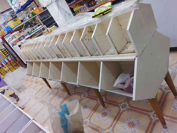 سلام عليكم شباب 
ميز مال جرزات او بهارات كلش نضيف مال اسواق لبيع رقم موبايل *********** مكاني كركوك
