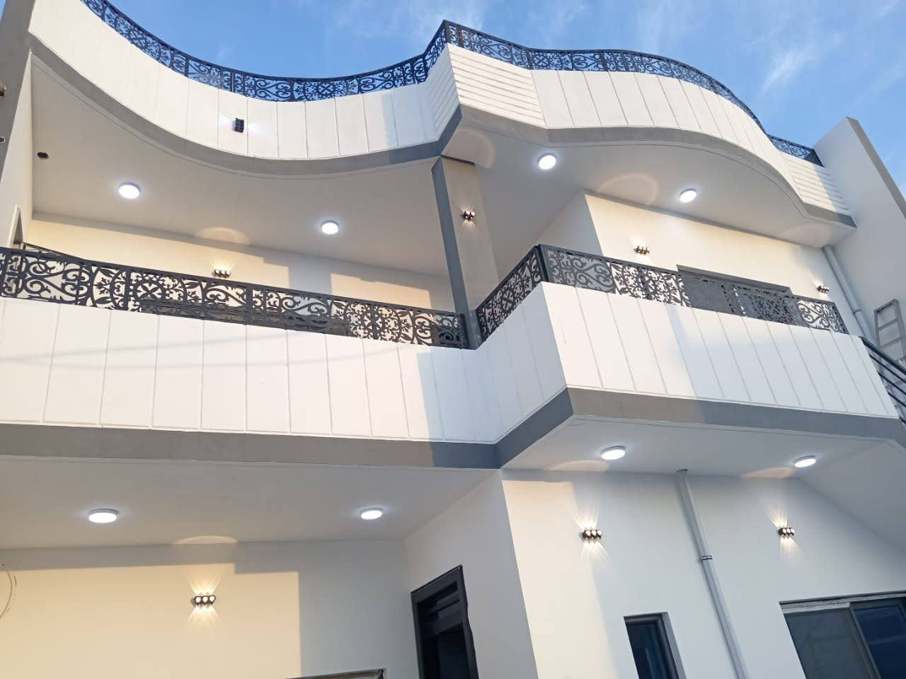 سلام عليكم اخوان اسطه كهربائي لتائسيس دور ومحلات  من درجه امتياز وبسعر اليريح الزبائن واتصال عالهاي رقم ***********3
ومتفرغ حاليا
