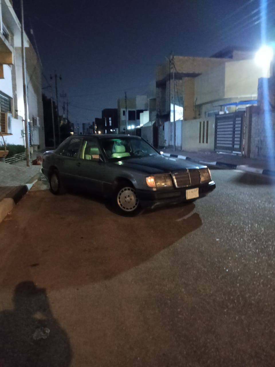 مارسيدس دب موديل 1988 سنويه لل ٣٠ رقم بغداد بأسمي السياره مثل ماموضح بلصور نقصهه بس دواخل حداديه خير من الله تبريد مرايه تحكم كهربائي محور ياباني ثنين ونص كير ومحرك كفاله قواعد دبلات اني من اشتريت كلولي كفاله ووديته لابو مصلحه كال ماملعوب بيه بس قبل فتره شافه جناي كال عندك القاعده اليمنه معمره ف اني ابيع القاعده اليمنه مبدله السياره جاهزه من كولشي ومكانه كربلاء سعره ب ٤١ 
***********/***********
