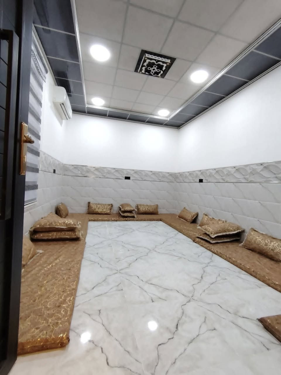 #عروض_مكتب_الدار_للعقار
دار للبيع

حي الملايين الثانية

قرب جامع أهل القرآن قريب من الشارع الرئيسي

المساحه 150م واجهه واجهة 10 م

ط1)) غرفتين نوم واستقبال وصاله ومطبخ وصحيات

ط2))  3 غرف نوم وصاله ومطبخ وصحيات

الدار مفصول الطابق الأرضي عن الطابق الثاني

سند زراعي قرار 25

للاستفسار أكثر اتصل على الأرقام او 

 مراجعة مكتب الدار الكائن في بناء الجاهز مقابل الكمرك 

***********

***********

***********
