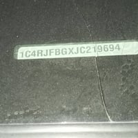 جيب موديل 2018 حادثها فقط بنيد وبيها صبغ بالحافات مال الجاملغات الامام...