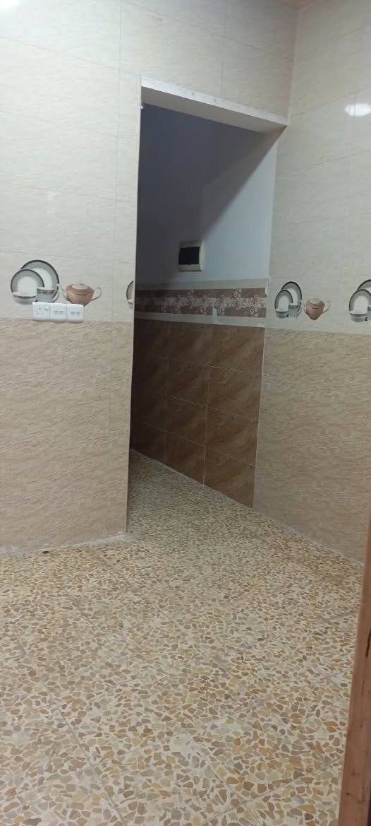 دار للايجار حي الشيماء بالقرب من جامع الشيماء
 طابق ارضي معزول مساحة الدار 100متر 
غرف نوم هول حمام مطبخ مخزن 
 للاستفسار الاتصال على الرقم 
 ***********5
