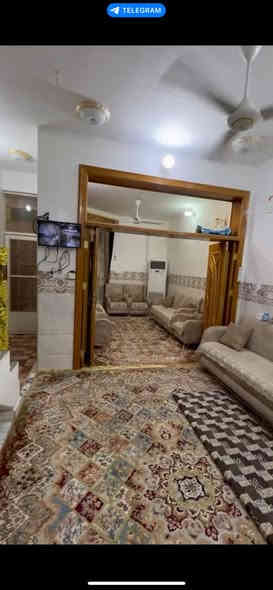 بيت مساحة 100 متر الواجهة5 والنزال 20    
طابق ونص .
الطابق الارضي استقبال وصاله مفتوحة ع الاستقبال باب مكتبي يفصل بينهن ومطبخ وغرفة نوم وصحيات ضيوف وداخليه 

والطابق الثاني غرفتين (صاله وغرفه) وصحيات  ،الصاله تستغل غرفه والباقي سطح. 
بناء حديث طابوق 
العنوان كربلاء حي العامل فرع مول الباقر موقع البيت كلش مميز ثاني بيت عن الشارع السعر 155 مليون وبي مجال للشراي غير متواجد خاص للاستفسار الاتصال على الرقم ***********
