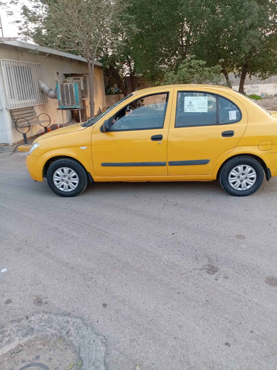 سلام عليكم طيبه موديل ٢٠١٦ كير مكينه جديد بدون تنقيص او تبخير تبريد شغال تخم تاير باتري جديد بيه صبغ الهلاة ونص الباب الصدر فقط بدون اي حادث سنويه ٢٩ رقم بغداد نكليزيه مصفر غرامات العنوان بغداد البياع بشرط تحويل وعقد سعر ٣٩ بي مجال ***********
