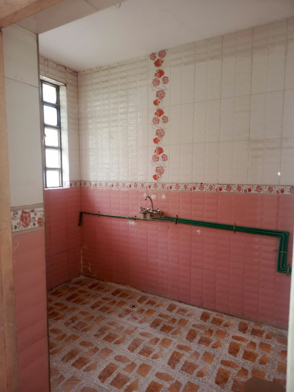 دار للإيجار للبيع
الموقع: كربلاء –الجاير  قرب صيدلية صافي الصفا

المساحة: 50 متر
يحتوي على: غرفتين + مطبخ + صحيات

موقع مناسب وقريب من الخدمات.

للاستفسار الاتصال على الأرقام:
📞 ***********
📞 0780323677
