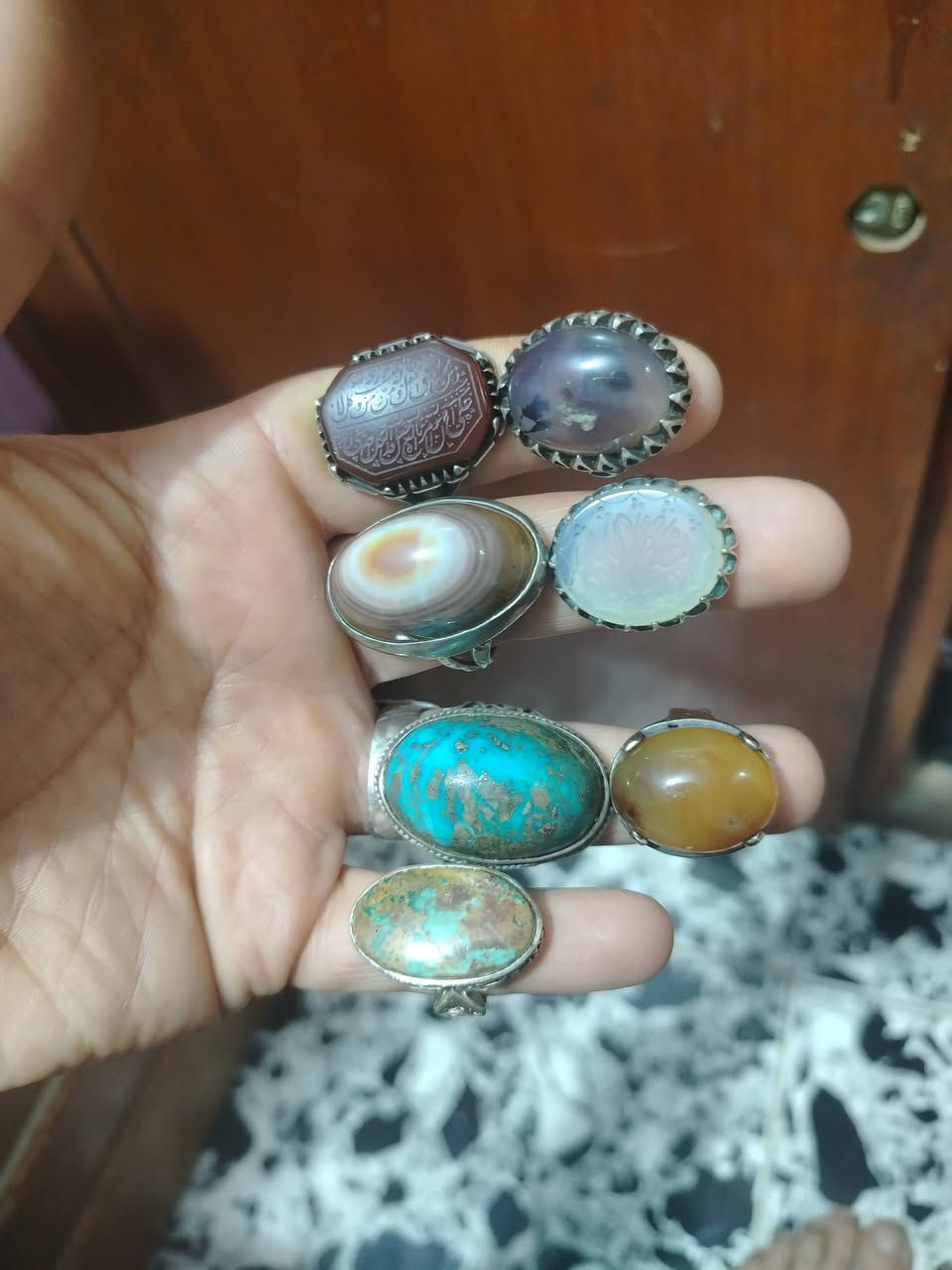 سلام عليكم محابس بيع شلعه وحده ع 35 الف موجود خاص او ع رقمي *********** شباب ماعندي  توصيل الحد يكلي توصيل تجي تاخذهن من بيتي بغداد الحسينيه الراشدية
