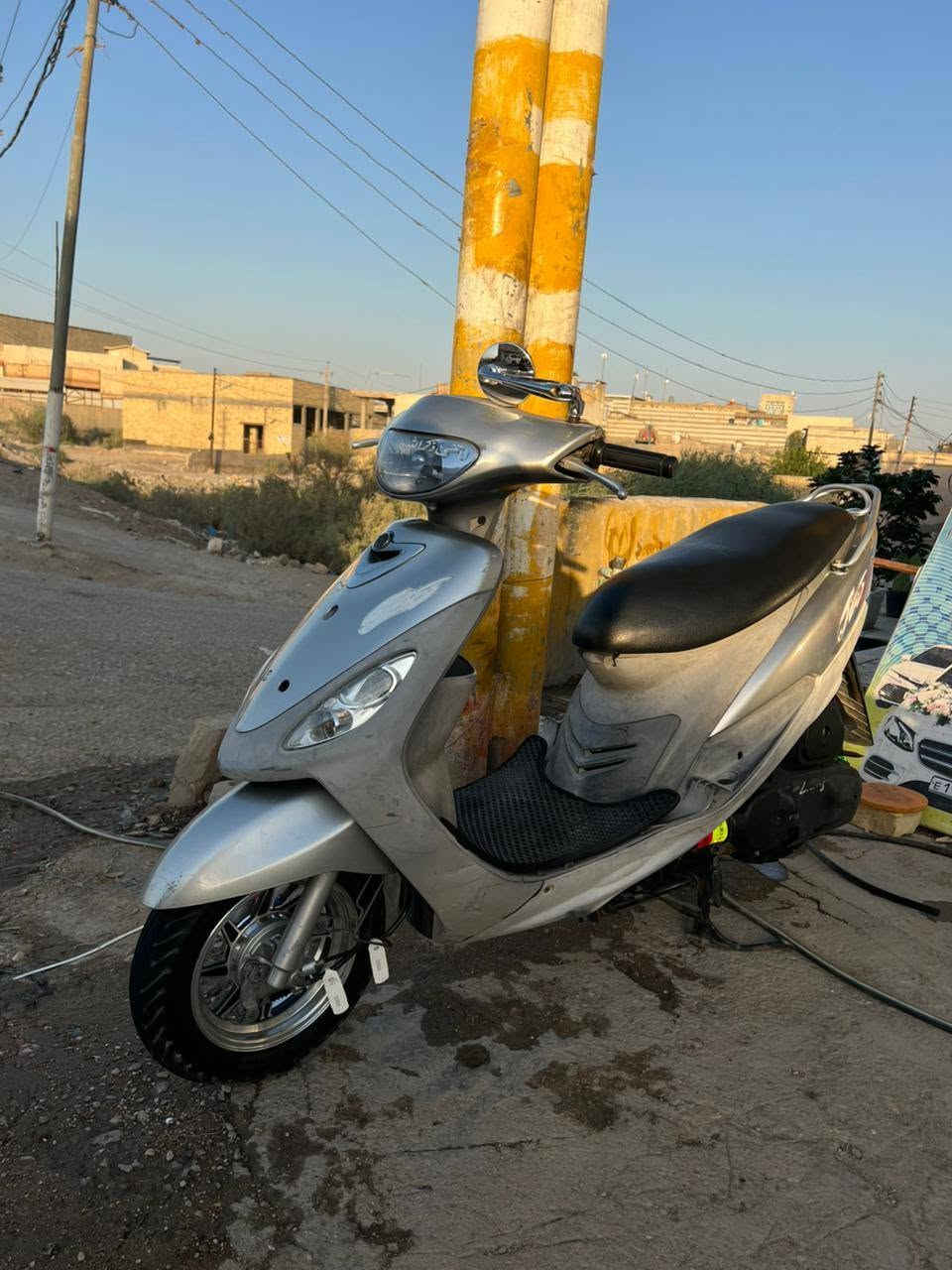 للبيع ماكس قجمه حاويه توها نازله جديده بمعنه الكلمه  شغاله من الطول للطول مكينه خرسه ٤٩ كابريته بلاديه مابيها شي تجاري كلها وضع شركه  َويل نجمه مرايه صفح الدراجه ابيعها على حطتها كلشي مااشيل اخوان اسعار الحاويه والجديد معروف منها مكاني بصره قضاءالمدينه الرقم ***********
