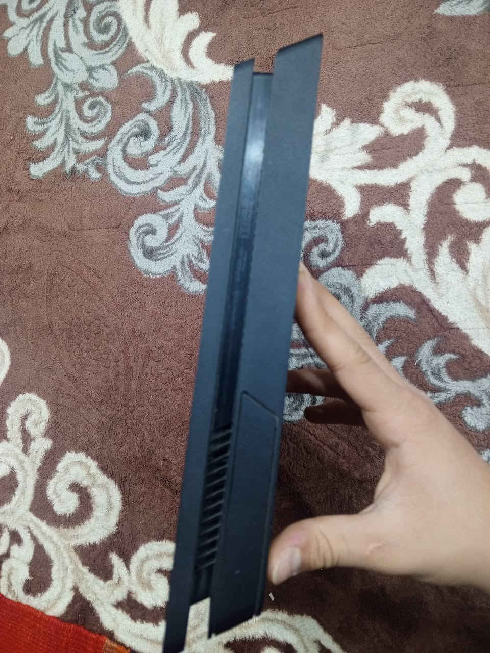 سلام عليكم عندي بلي فور سلم واحد تيره مع ملحقاته و 3 يدات كلهن اصلي مع ثلاث اقراص 1 ماين كرافت 2 جي تي اي 3 هورايزن مكاني بغداد ما عندي توصيل رقمي ***********6
‏لوك ستيكر ما مفتوح ولا داخل صيانه الجهاز مكفول كفاله عامه تجي تفحص وتشوف اي خلل ما بي سعر 250 فقل جهاز استعمالي فقط
