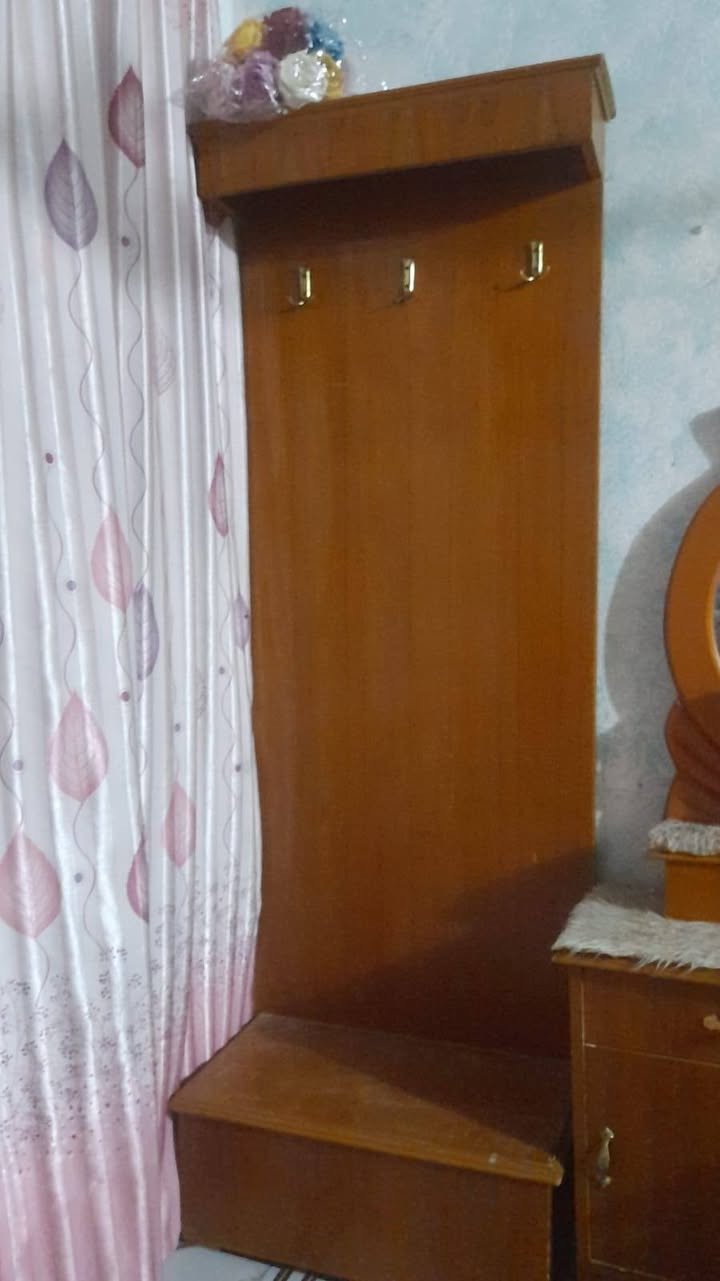 السلام عليكم غرفة للبيع السعر 500 ألف وبيها مجال للاستفسار على الرقم ***********
