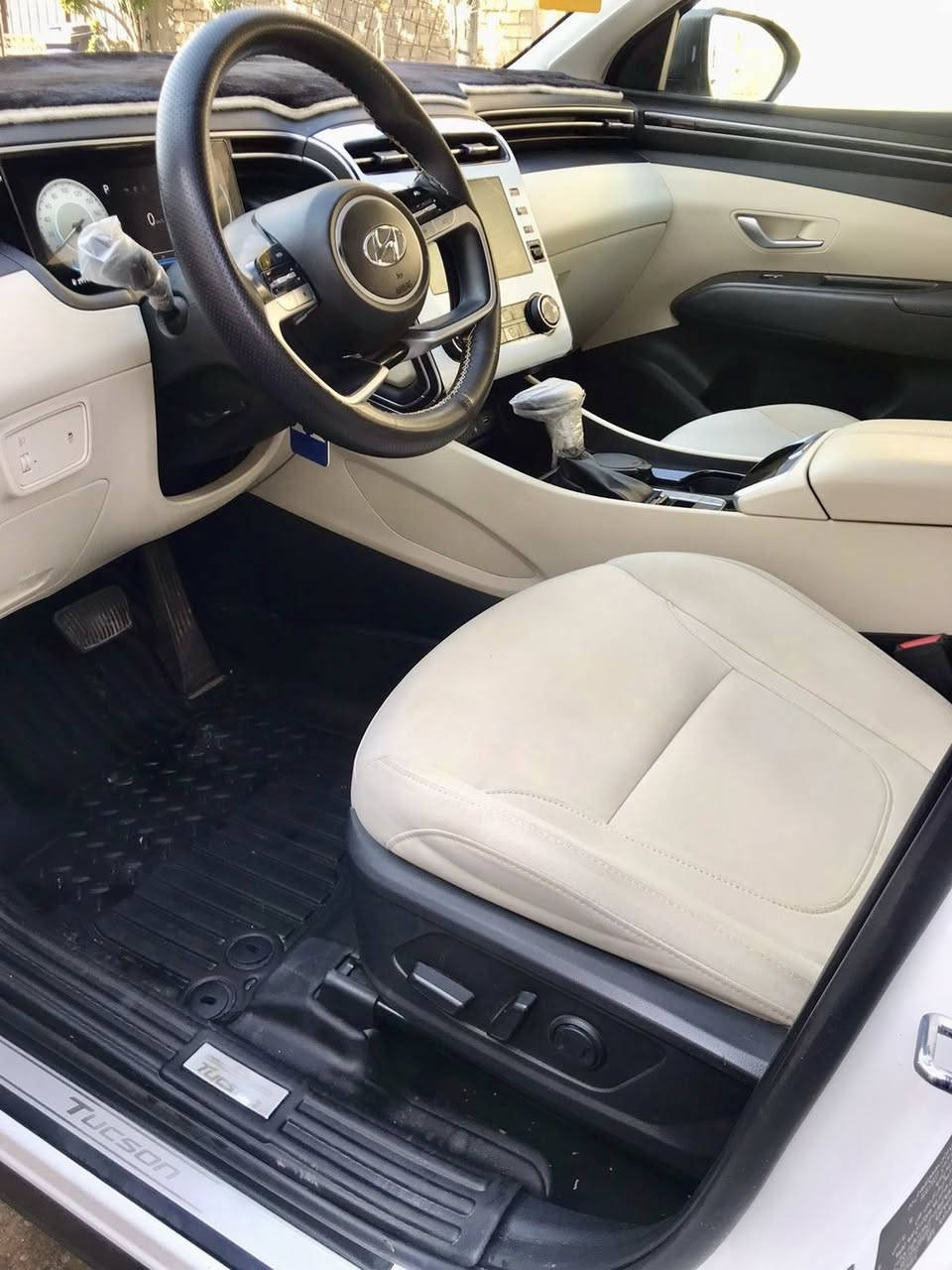 السلام عليكم توسان 24 خليجي رقم بغداد مكفوله من الصبغ والبارد فول عدا البنوراما ماشيه 18 مكاني بغداد ت ***********
