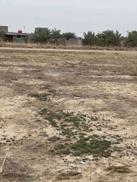 قطع للبيع واحده/ ١١٠٠متر والثانيه/٧٠٠والثالثه /٣٠٠متر ماء وكهرباء قريب...