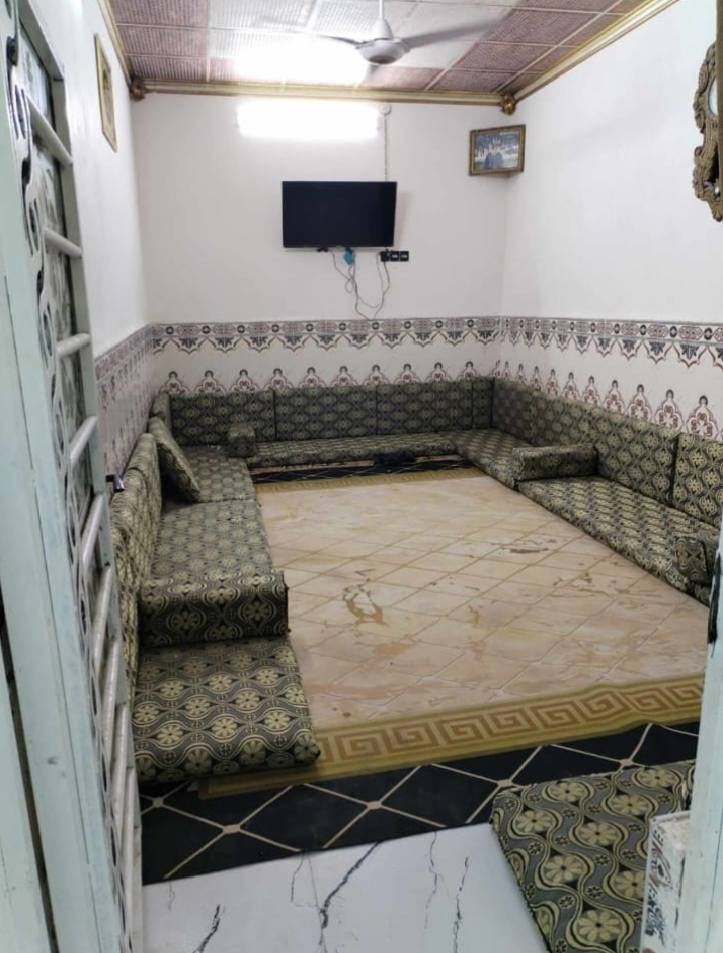 اللـــــــــهُمَّ صَلِّ عَلــَـــــــىٰ مُحَمَّدٍ وَآلِ مُحَمَّدٍ 
مكتـب بانيــقيـا للوسـاطه العقـاريــه
دار للبيع 130م اساس تجعيب بناء بلوك سقف عگاده
غرفتين صاله ومطبخ واستقبال  بيت نضيف براكيه شارع المعمل مقابل مدرسة الشهيد علي الرماحي يبعد عن الشارع العام 200 متر
 السعر 43 بي مجال قليل  بيع نقدا فقط للاستفسار اتصل ***********
