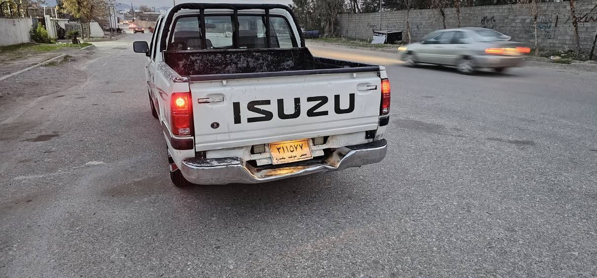 ئاسوزو مۆدیل 2001  جێ جێ  بۆباخی هەیە بێ لێدراون گێڕمەکینە بەشەرت نرخ 36گەڵا ئارم ڕانیەیە شوێن چوارقورنە *********** رانية, السليمانية
