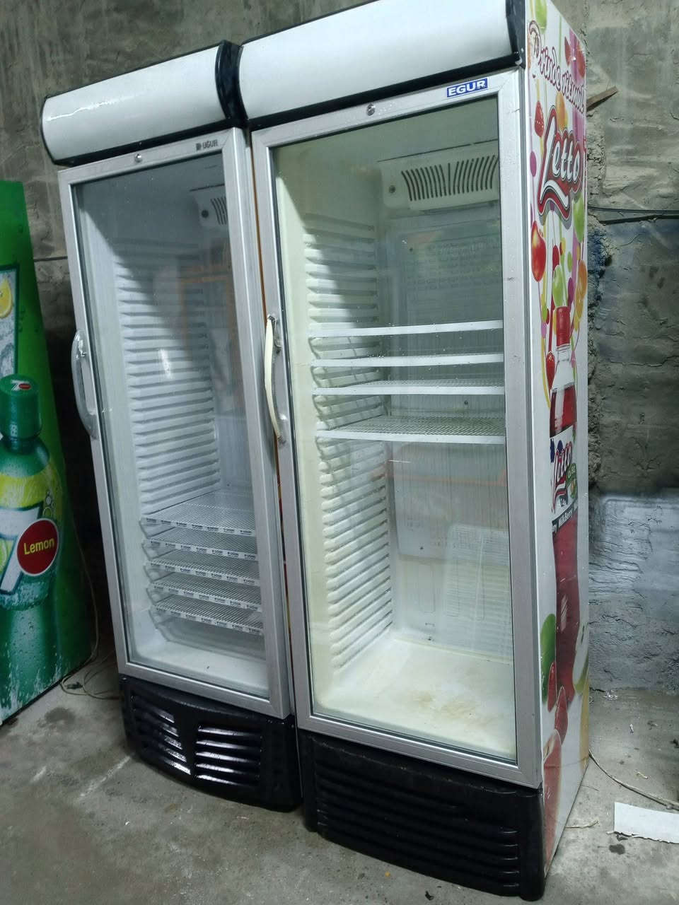 السلام عليكم تتوفر عارضات عمودية وعارضات طرحيه تبريد فول ع وضع الشركه عارضات 22قدم و30قدم و40 قدم  شرط الضمان العنوان بغداد شراي يتصل 
***********
