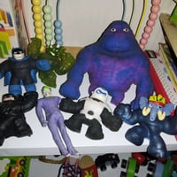 شخصيات مطاطية • مجسمات • ألعاب