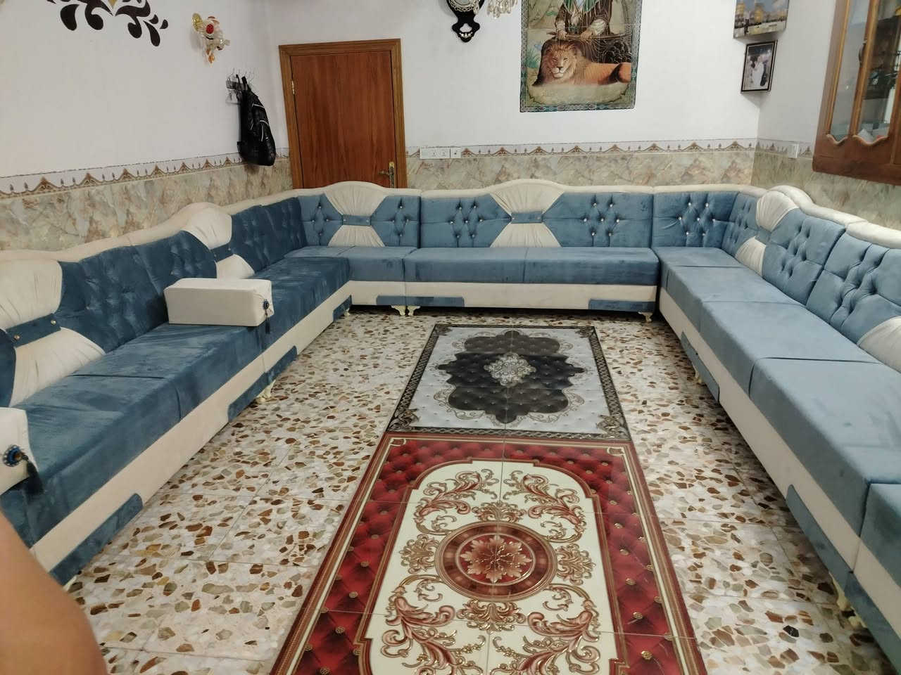 سلام عليكم معمل سامر العزاوي لتخم ديوان ونواع لموديلات شغل تزكام بلوك سود خشب روسي سفنج ميز قماش ختيار زبون ضمان 5سنوات لعنوان سدت لهنديه *********** يوجد نضام قصط حسب لتفاق ول
