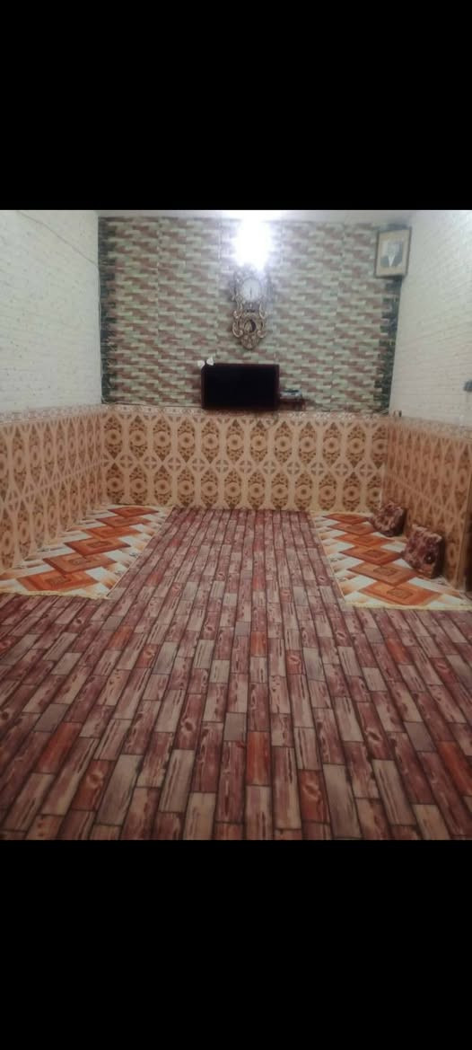 السلام عليكم عيني دار للبيع مساحه ٢٥٠م العنوان طريق المعاره قرب حسينيه السجاد يبعد  عن الشارع العام ١٠٠م استفسار اكثر اتصال بالرقم (***********)
