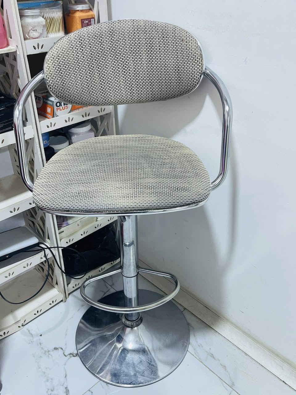 السلام عليكم
ميز اظافر عدد 2 وستولات عدد 2  ومرايا نشره شغاله قاعداتها وميز مرايه عدد 2 كل ميز بس مجرات 2 واسعات مكاني بابل واكو توصيل اذا تاخذوهن كلهن سوى بيهن مجال ونتفق على سعر


**إذا كنت صاحب هذا الإعلان وتريد حذفه لأي سبب، رجاءا أرسل رسالة إلى الدعم الفني**