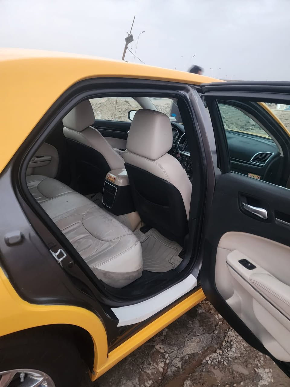 سلام عليكم
اوباما مكفوله كفاله عامه فقط حادث دعاميه سيارة جاهزه من الحداديه مكينه 
كشنات تبريد تدفه  داخله عسلي ويل مكسيكي صبغه جديد كلشي جاهز ونضيف سيارة جاهزه رقمها بغداد المداور ثاني يوم مكانها  ذي قار سعرها ١٩٠
***********
