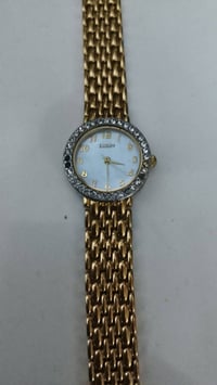 ساعة نسائية • مستعملة • مقاومة للماء