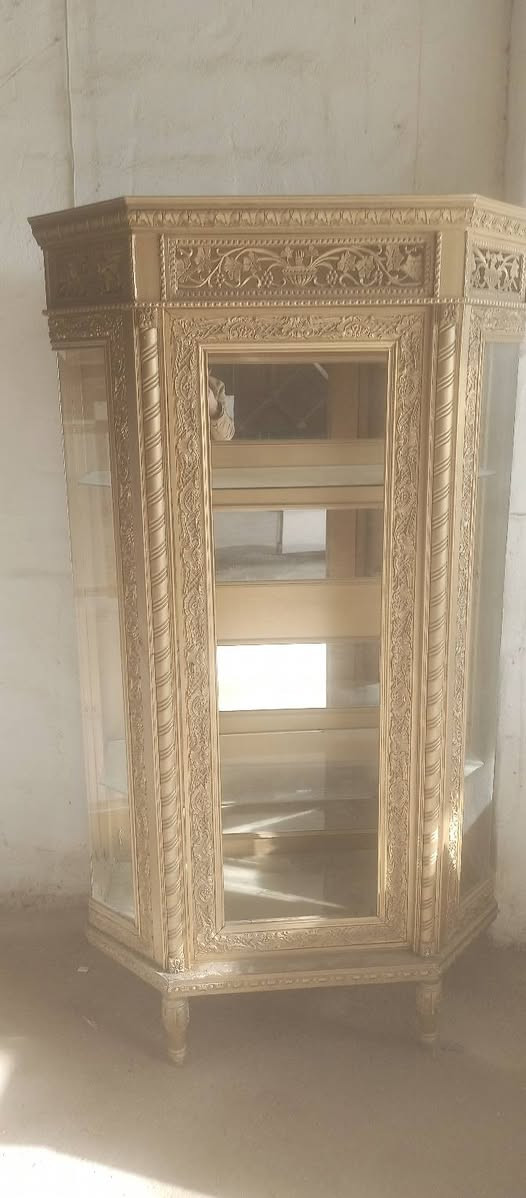 باترينه البيع ٥٠ وبيهه مجال ***********
