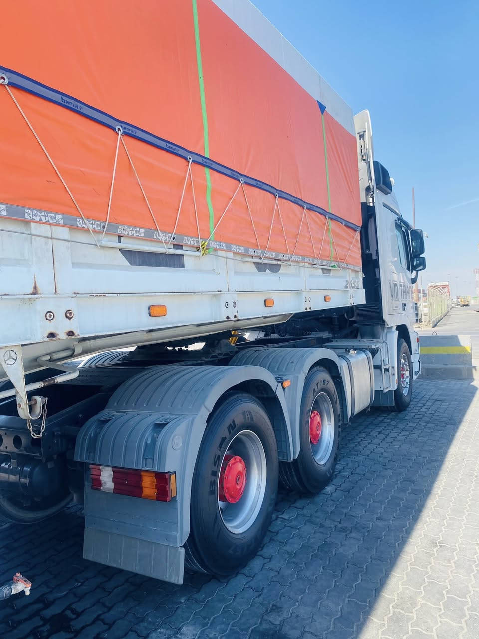 سلام عليكم/ تريله اكتروز ميكه سكس 2655  (للبيع ) المواصفات دوش لايت سقف ليزري ثلاجه وباقي المواصفات اتصل ع صاحب الرقم /*********** /السعر خاص
