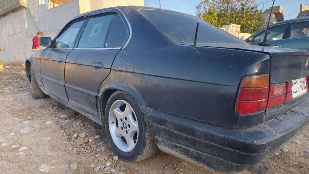 فرۆشتن و گۆڕینەوە 
بیئێم مۆدێل 91 
مەکینە 520ی کەپس و گێڕ عادی 
ئاڕم پلاستیکە ئاڕمەکەی بزربووە
استنساخی لەگەڵە و ئەوەلیاتی بەشەرت
تایەو ویلی خاوێنە 
وەرگەڕاو نیە لێدرانی قورسی نیە 
موشتەری تێل بکە یان نامە بنێرە 
سەیارە لە هەولێرە 
*********** أربيل, العراق
