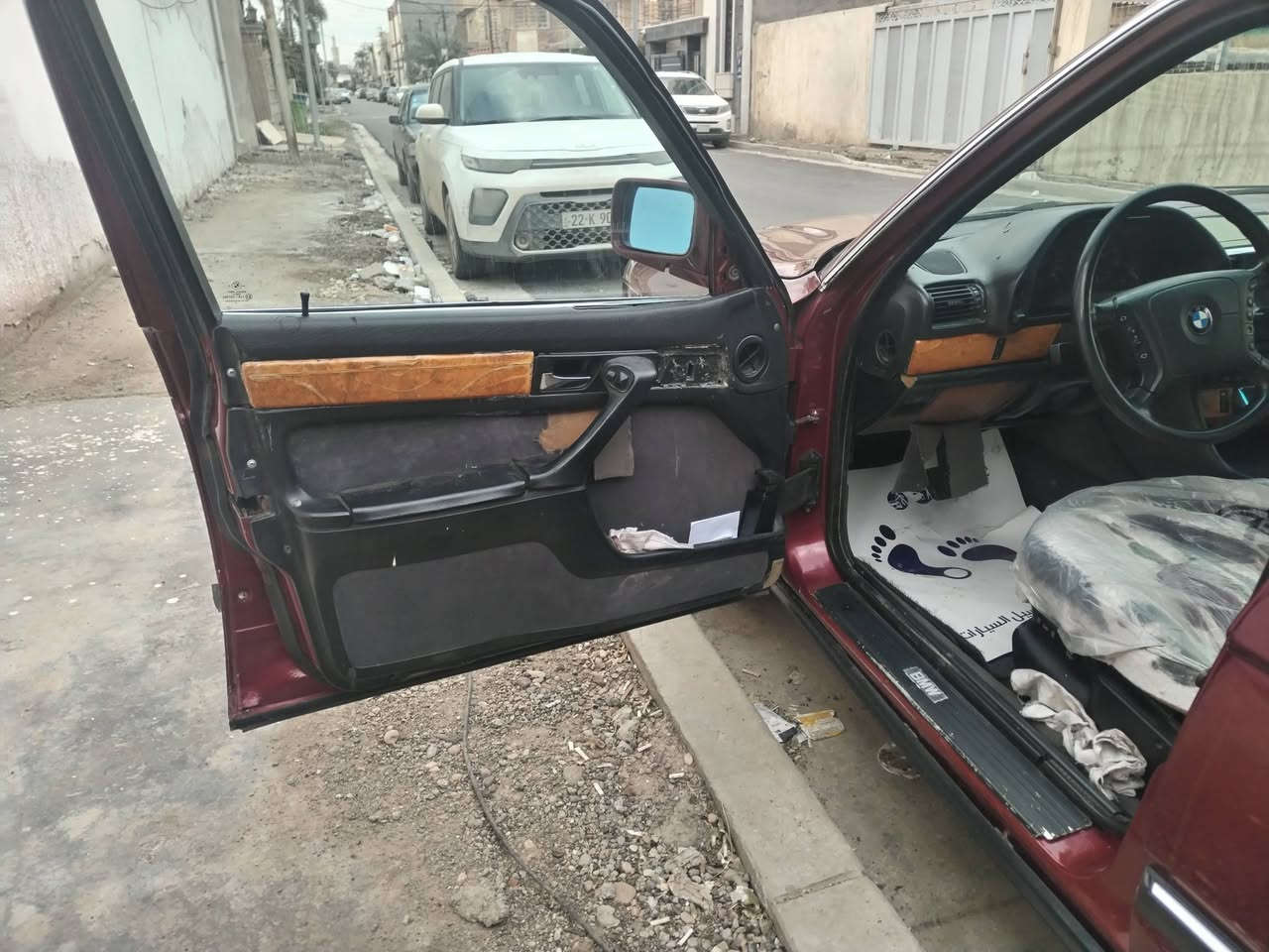 سلام عليكم
BMW 740
اصل سنويه وبليته موديل 92 السياره معمره جديد 
كير مكينه خير من الله شلعه ومعدل تبريد شغال ثلج صدر امامي خلفي جديد تخم تاير جديد بيها ملاحضات بصيطه رقم انبار كشن كهرباء دبل جكمجه سلايد روف شغال السعر 58 وبيها مجال
*********** مصطفى
