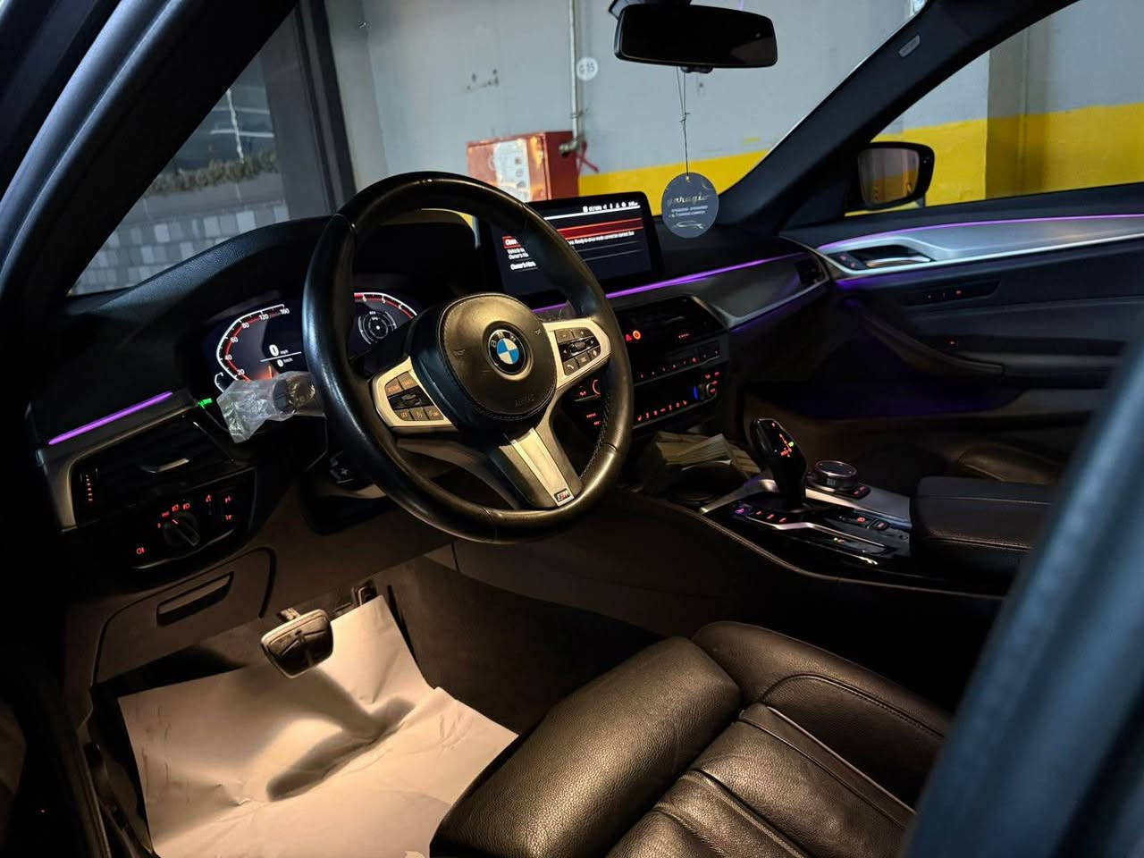 السلام عليكم 

‏ 2021  series 5 bmw  🇩🇪🇩🇪🇩🇪 black edition

السياره مواصفات ال m بلادي فول 

#انسب سعر 
#سعر بلاش 

وارد الماني ولون مميز وكلين تايتل دبل سويج 

🛑 فتحه سلايت 
🛑اناره داخليه متعدده الوان
🛑 رادار امامي جانبي ٣٦٠ درجه 
🛑 شاشه كبيره 
🛑 اوتو هولد اوتو ستوب
🛑 كاميرا خلفيه 
🛑 بردات عدد ٥ بيلادي
🛑 سترين وكت m 
🛑 صندوك كهرباء 
🛑 هند بريك بصمه 

✅ كفاله من الصبغ 

ماشيه ٦٠  الف بشرط بدون اي خلل مكينه كير حداديه صدر كله جاهز 

رقم اربيل بشرط التحويل 

مكانها اربيل 

السعر ٣٢٠ 💵💵  ورقه وسعرها جداا مناسب لهيج سياره 

☎️ *********** أربيل, العراق
