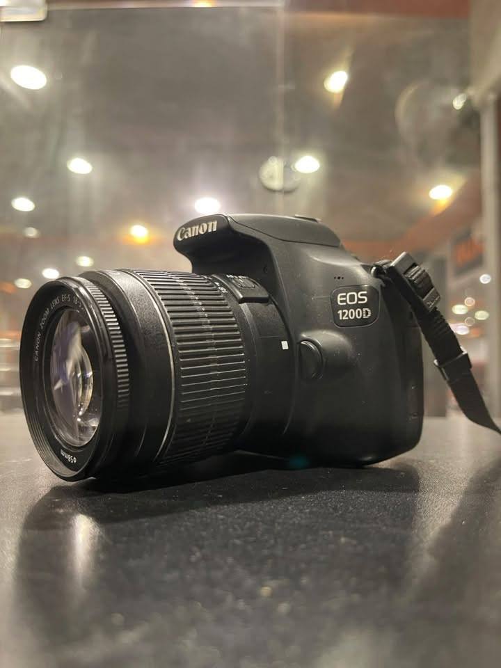 � للبيع: كاميرا Canon EOS 1200D بحالة ممتازة

المحتويات:
✅ كاميرا Canon EOS 1200D
✅ عدسة Canon EF-S 18-55mm الأصلية
✅ عدسة Canon Zoom EF 75-300mm الأصلية
✅ حقيبة حمل
✅ ستاند
✅ كارت ذاكرة SD
✅ الحزام الأصلي
✅ الكارتونة الأصلية

📌 الكاميرا نظيفة وشغالة 100%، وما بيها أي مشاكل.

💰 السعر: (475 الف)

📍 الموقع: (بغداد)

📩 للاستفسار أو التواصل 
***********
