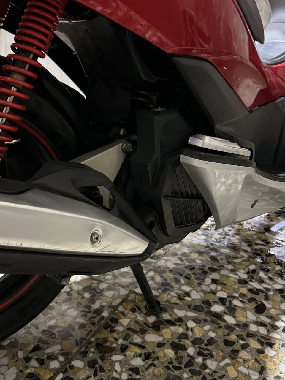 سلام عليكم للبيع فقط دراجه pcxجيل الثاني 125cc لون مميز دراجه جديده امانه الله خير من الله شلعه معدل مكينه كفاله دراجه مكفوله كفاله من تبديل كفر من صبغ ياباني مو ماليزي ستان كهرباء سايد بريك جامه طويله حساس ازدحام للبيع السعر 17للتواصل ***********مو شراي لا تتصل 👍
